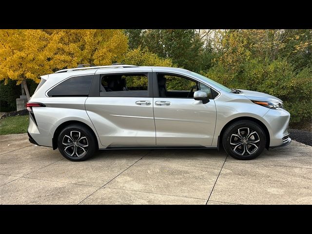 2025 Toyota Sienna Platinum