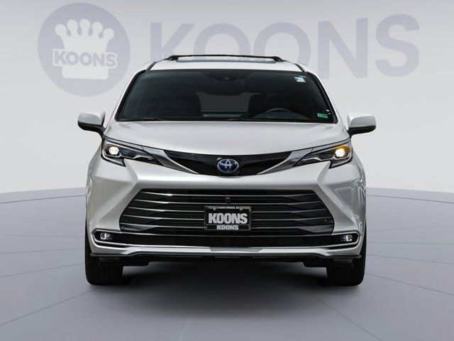 2025 Toyota Sienna Platinum