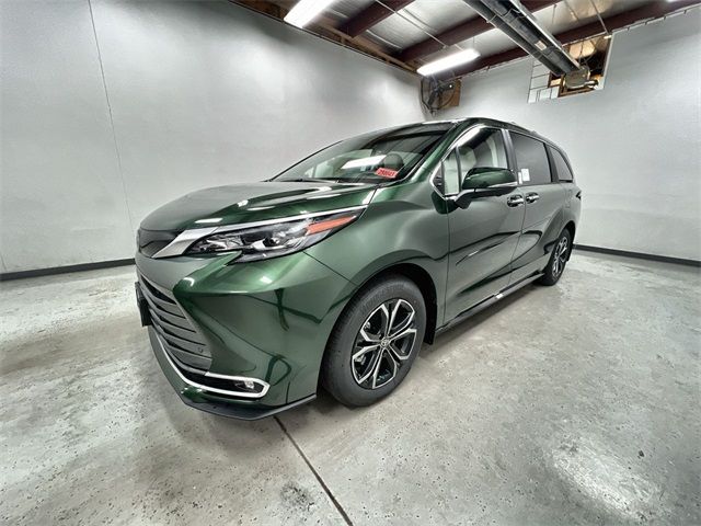 2025 Toyota Sienna Platinum