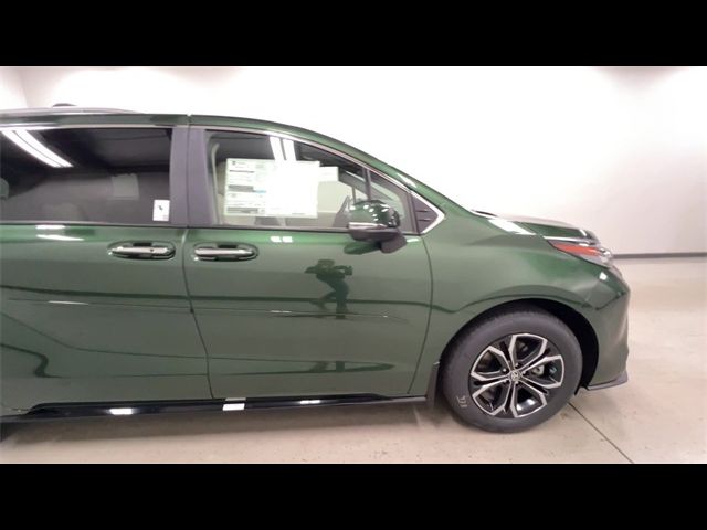 2025 Toyota Sienna Platinum