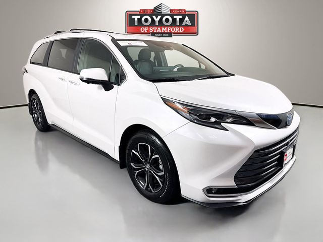 2025 Toyota Sienna Platinum