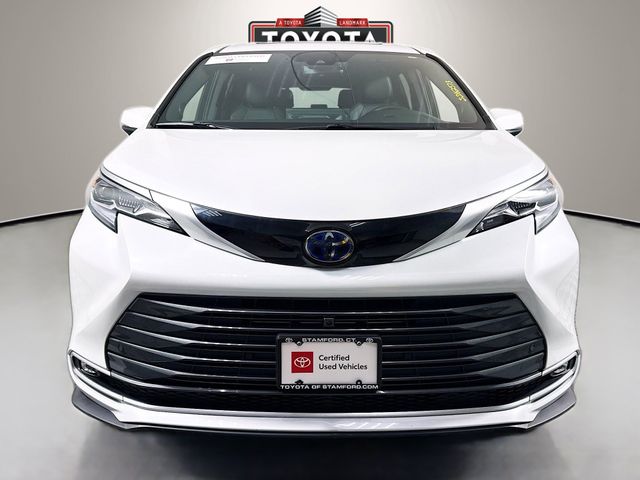 2025 Toyota Sienna Platinum