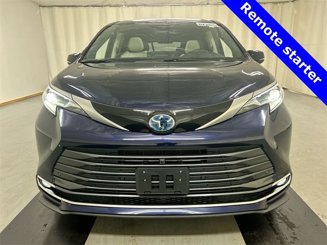 2025 Toyota Sienna Platinum