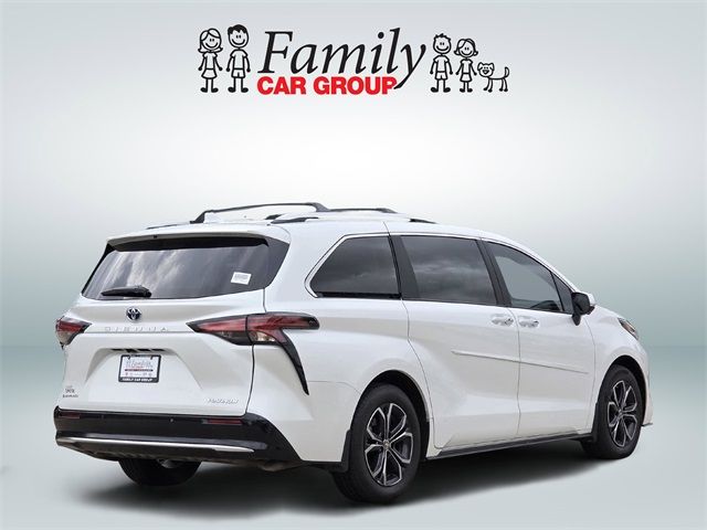 2025 Toyota Sienna Platinum