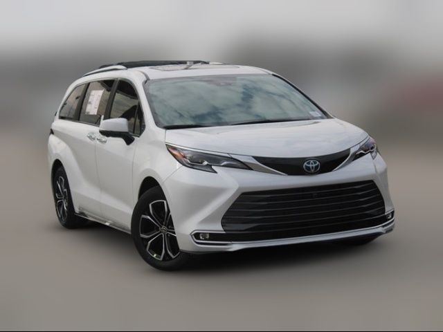 2025 Toyota Sienna Platinum