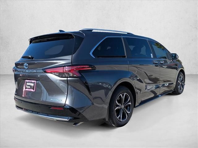2025 Toyota Sienna Platinum