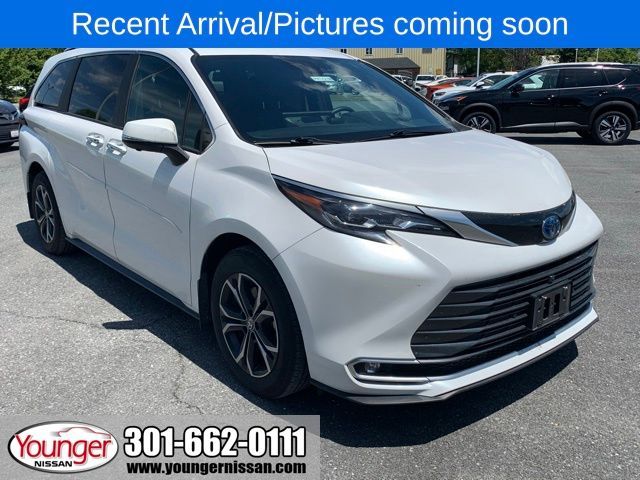 2025 Toyota Sienna Platinum