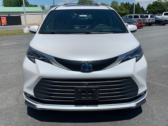 2025 Toyota Sienna Platinum