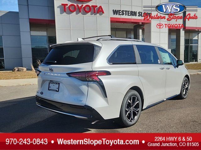 2025 Toyota Sienna Platinum