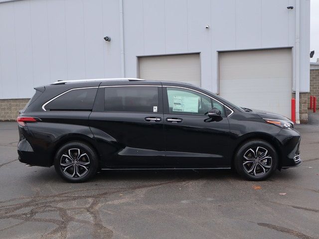 2025 Toyota Sienna Platinum