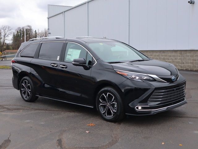 2025 Toyota Sienna Platinum