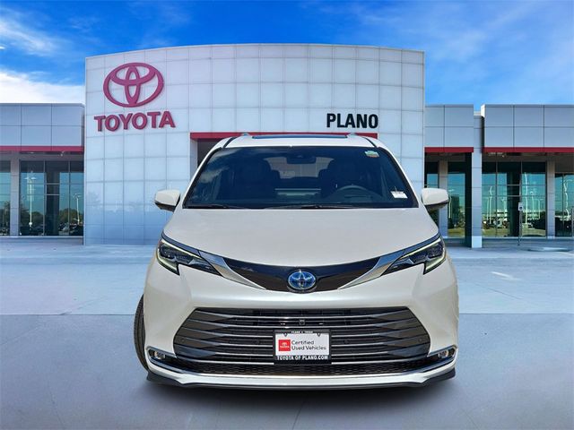 2025 Toyota Sienna Platinum