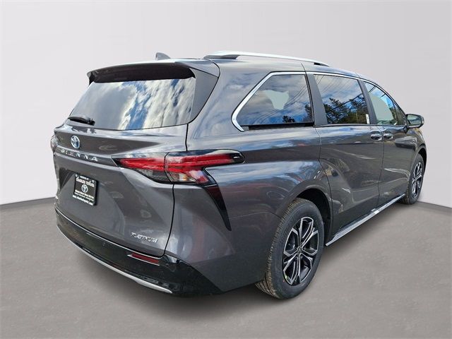 2025 Toyota Sienna Platinum