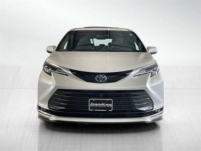 2025 Toyota Sienna Platinum