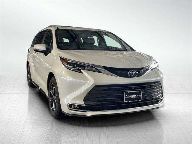2025 Toyota Sienna Platinum