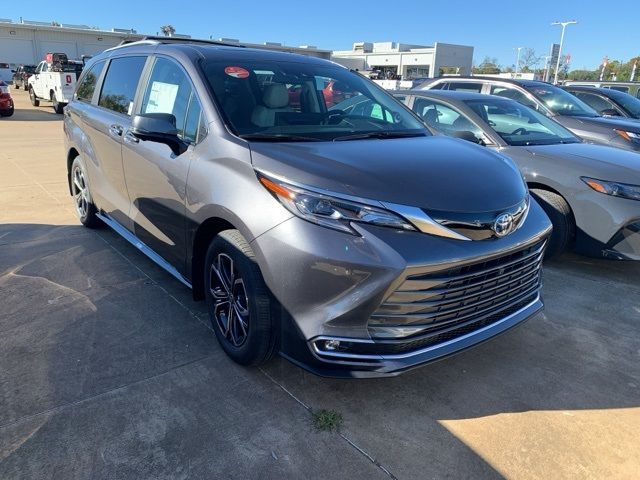 2025 Toyota Sienna Platinum