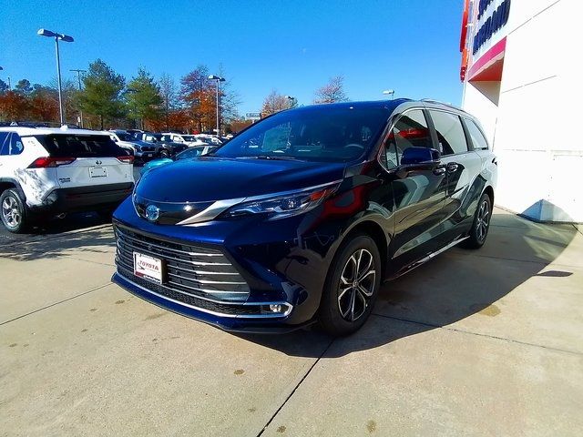 2025 Toyota Sienna Platinum