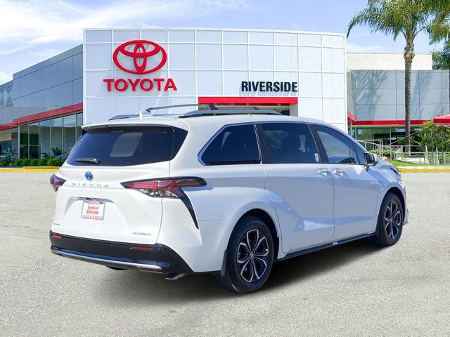 2025 Toyota Sienna Platinum