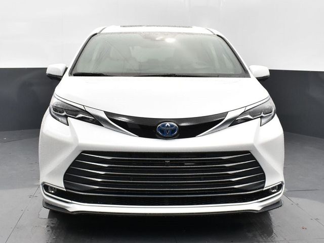 2025 Toyota Sienna Platinum