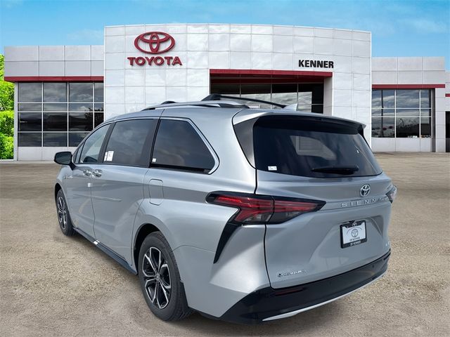 2025 Toyota Sienna Platinum