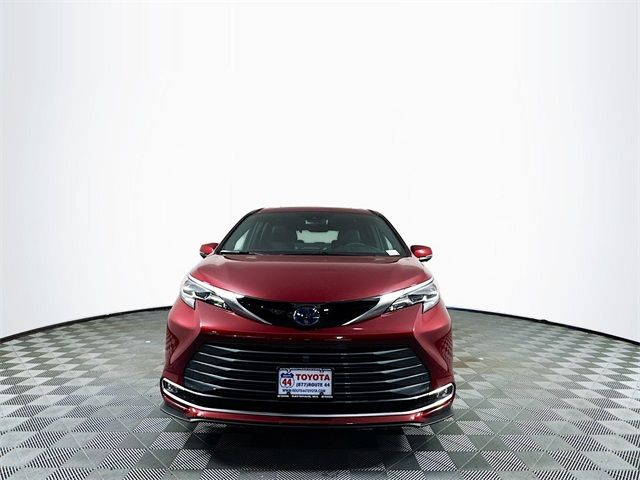 2025 Toyota Sienna Platinum