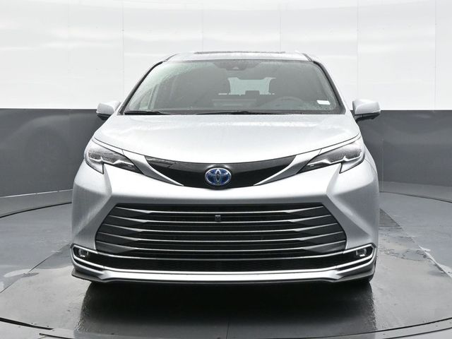 2025 Toyota Sienna Platinum