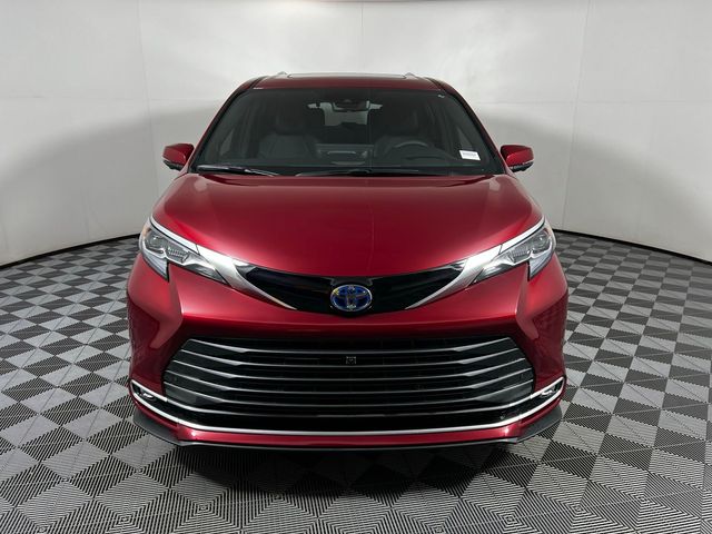 2025 Toyota Sienna Platinum