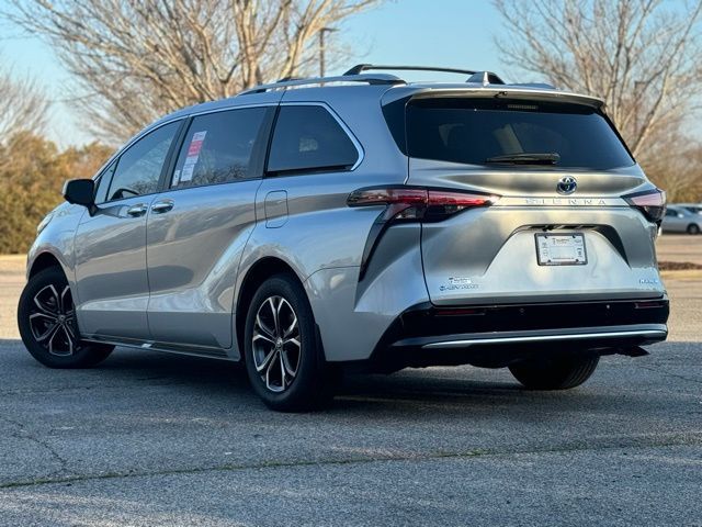 2025 Toyota Sienna Platinum