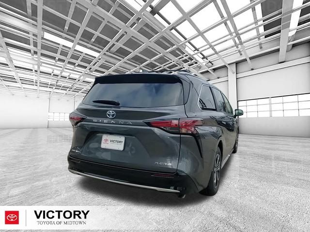 2025 Toyota Sienna Platinum