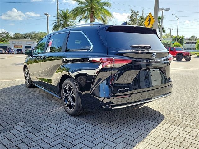 2025 Toyota Sienna Platinum