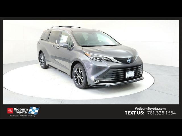 2025 Toyota Sienna Platinum