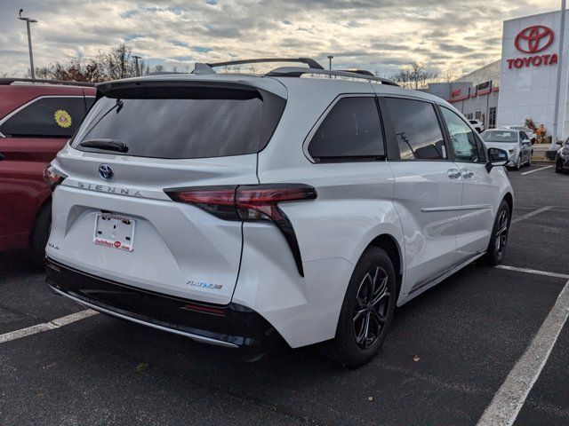 2025 Toyota Sienna Platinum