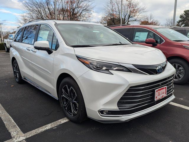 2025 Toyota Sienna Platinum