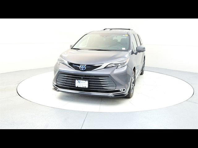 2025 Toyota Sienna Platinum