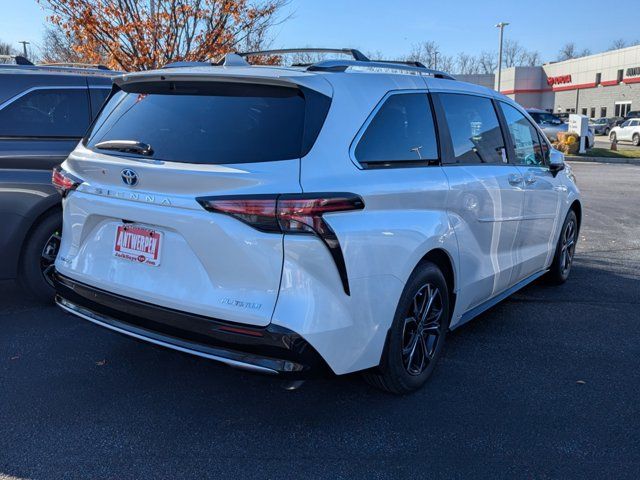 2025 Toyota Sienna Platinum