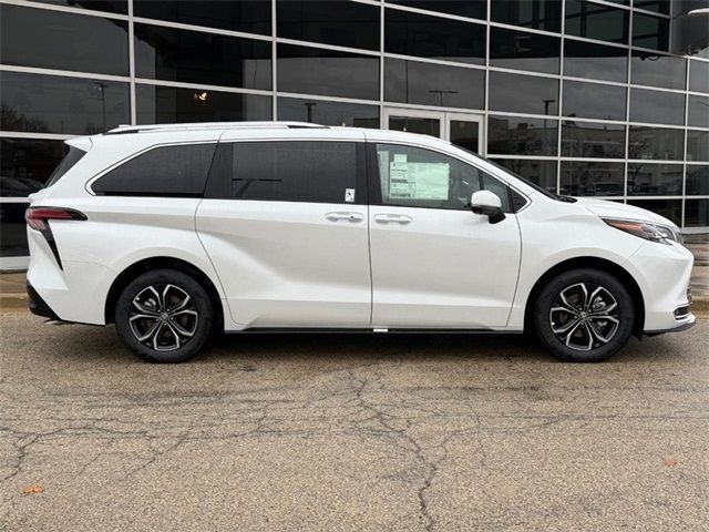 2025 Toyota Sienna Platinum