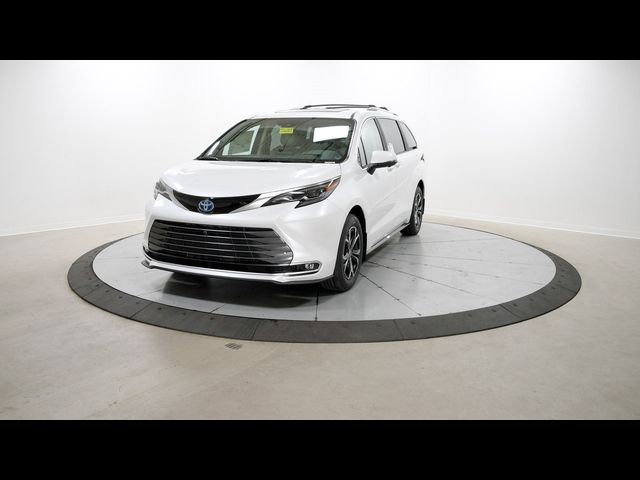 2025 Toyota Sienna Platinum