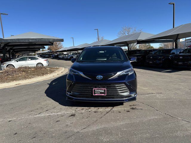 2025 Toyota Sienna Platinum