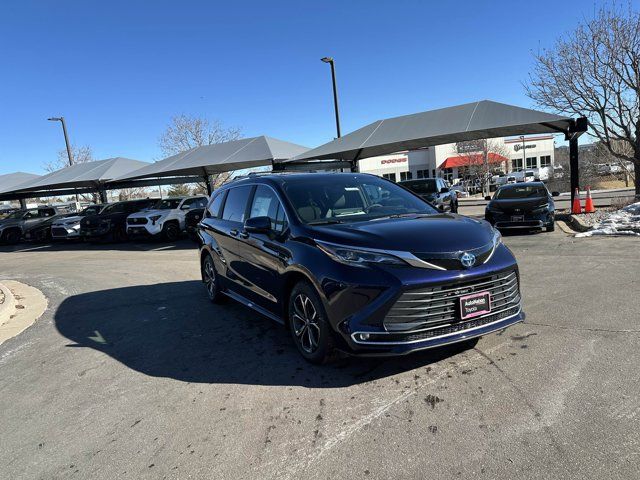 2025 Toyota Sienna Platinum