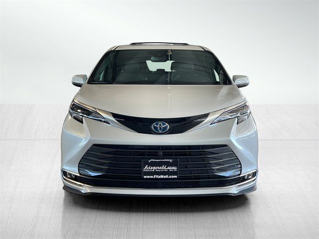 2025 Toyota Sienna Platinum
