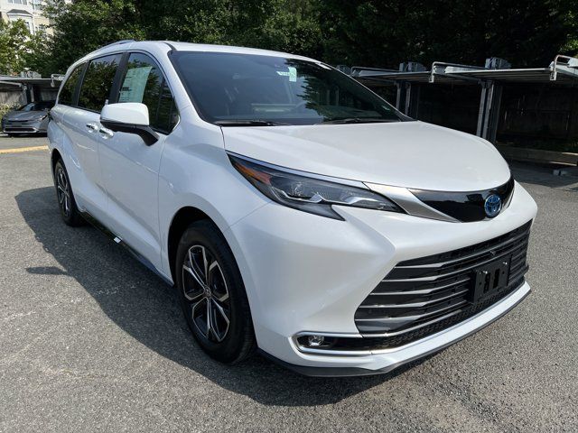 2025 Toyota Sienna Platinum