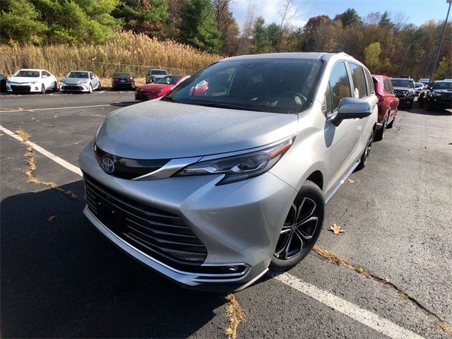 2025 Toyota Sienna Platinum