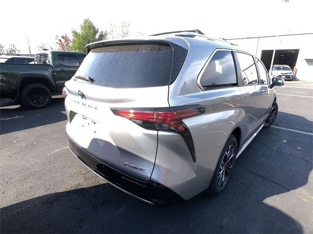 2025 Toyota Sienna Platinum