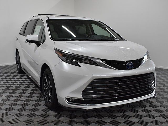 2025 Toyota Sienna Platinum