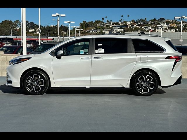 2025 Toyota Sienna Platinum