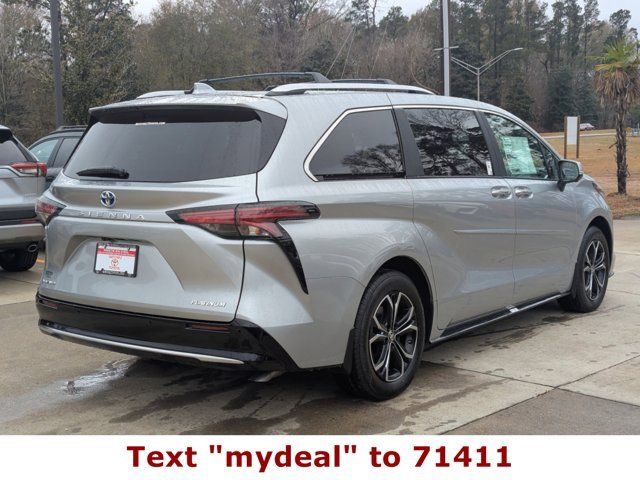 2025 Toyota Sienna Platinum