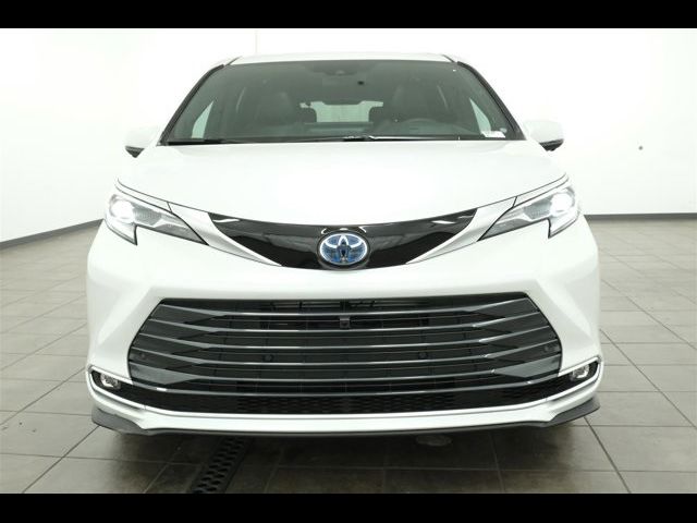2025 Toyota Sienna Platinum