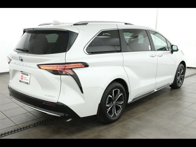 2025 Toyota Sienna Platinum