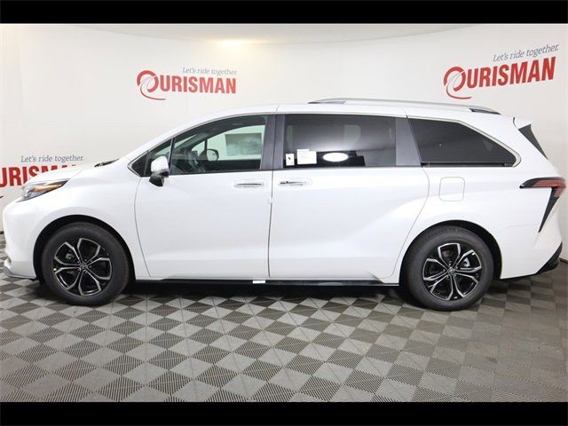 2025 Toyota Sienna Platinum