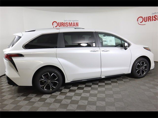 2025 Toyota Sienna Platinum